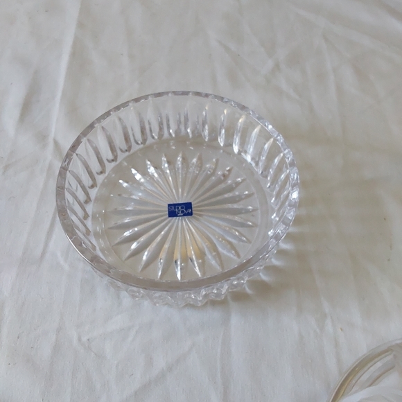 Gilded Poinsettia Crystal Candy Dish/Powder Box - Picture 11 of 16